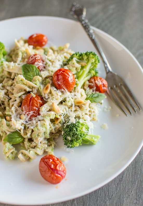 Chicken Fusilli with Broccoli Pesto and Roasted Tomatoes | webserie.futebolmilionario.com