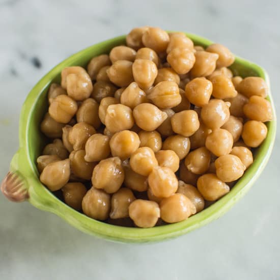 How to Make Slow Cooker Chickpeas | webserie.futebolmilionario.com @healthynibs