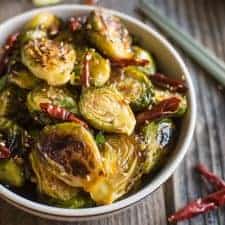 They're tangy, sweet, spicy, and the perfect 30-minute dish for your weeknight meals! General Tso's Brussels Sprouts | healthynibblesandbits