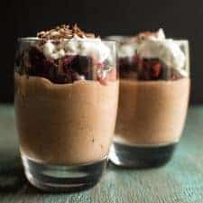 Black Forest Mousse - decadent, rich, and creamy vegan delight that's ready with FIVE ingredients only! | webserie.futebolmilionario.com