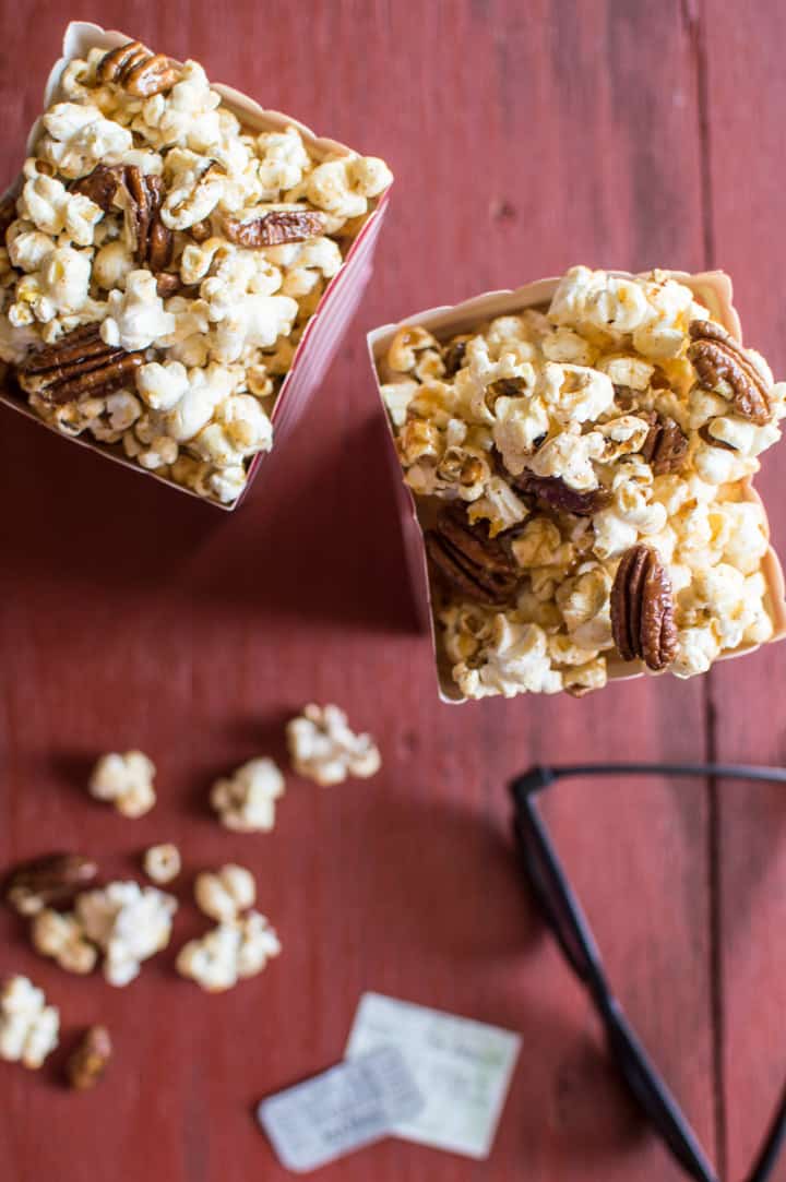 Bourbon Vanilla Paprika Popcorn - a healthy caramel popcorn made with NO REFINED SUGAR and ready in 30 minutes! | webserie.futebolmilionario.com