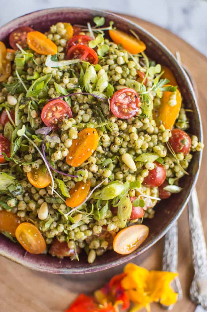 Sorghum Salad with Kale Pesto - Delicious light vegan and gluten free summer dish! | webserie.futebolmilionario.com