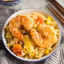 Coconut Pineapple Fried Rice with Shrimp - perfect for parties | webserie.futebolmilionario.com