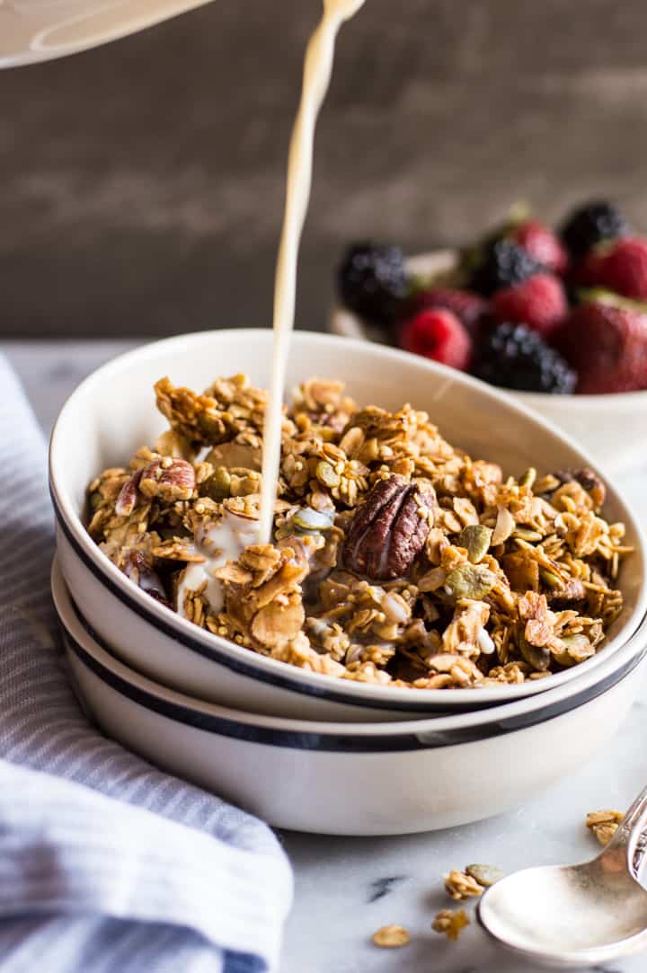 Easy Ginger Spiced Granola with Ancient Grains - this healthy, gluten-free granola is so easy to make at home, you won't want to buy store bought granola again! | webserie.futebolmilionario.com
