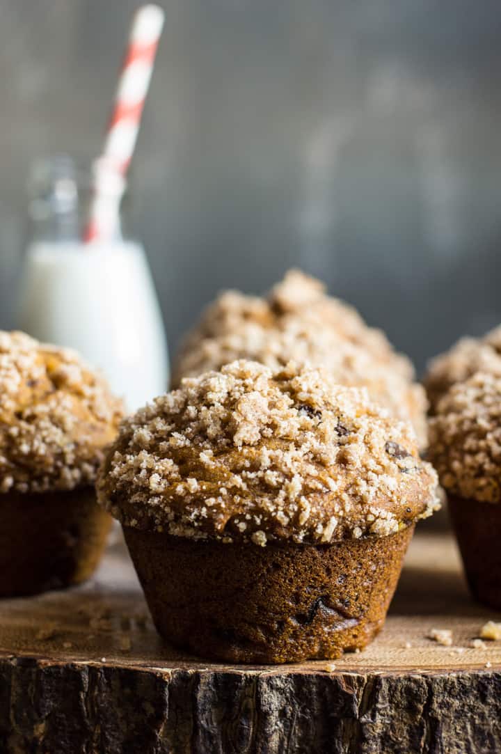 Gluten-Free Pumpkin Crumb Muffins with Chocolate - super moist muffins with a crunchy top crumble on top! 