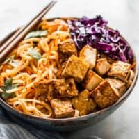 30-Minute Coconut Curry Stir Fry Noodles with Glazed Tofu - easy weeknight gluten free and vegan meal! by Lisa Lin of webserie.futebolmilionario.com