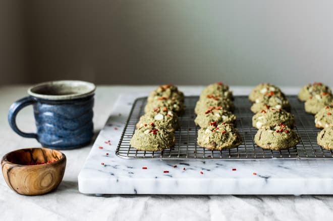 Easy Gluten Free Matcha Cookies with White Chocolate and Pecans by Lisa Lin of webserie.futebolmilionario.com