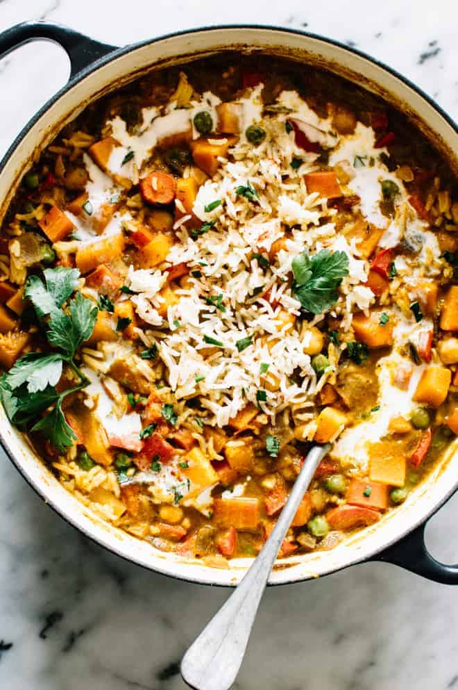 Vegan Mulligatawny - a hearty, curried soup that is perfect for cold winter nights | by Lisa Lin of webserie.futebolmilionario.com