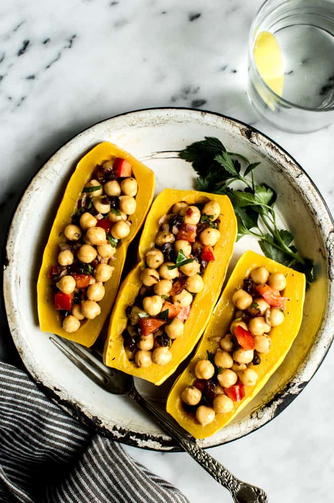 Mediterranean Chickpea Salad Stuffed Squash - an easy gluten free and weeknight meal from Lisa Lin of webserie.futebolmilionario.com