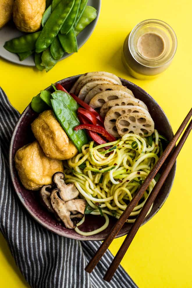 Zucchini Noodle Bowl ("Zoodles") with Peanut Coconut Sauce - this dreamy vegan and gluten-free bowl is ready in 30 minutes! by Lisa Lin of webserie.futebolmilionario.com