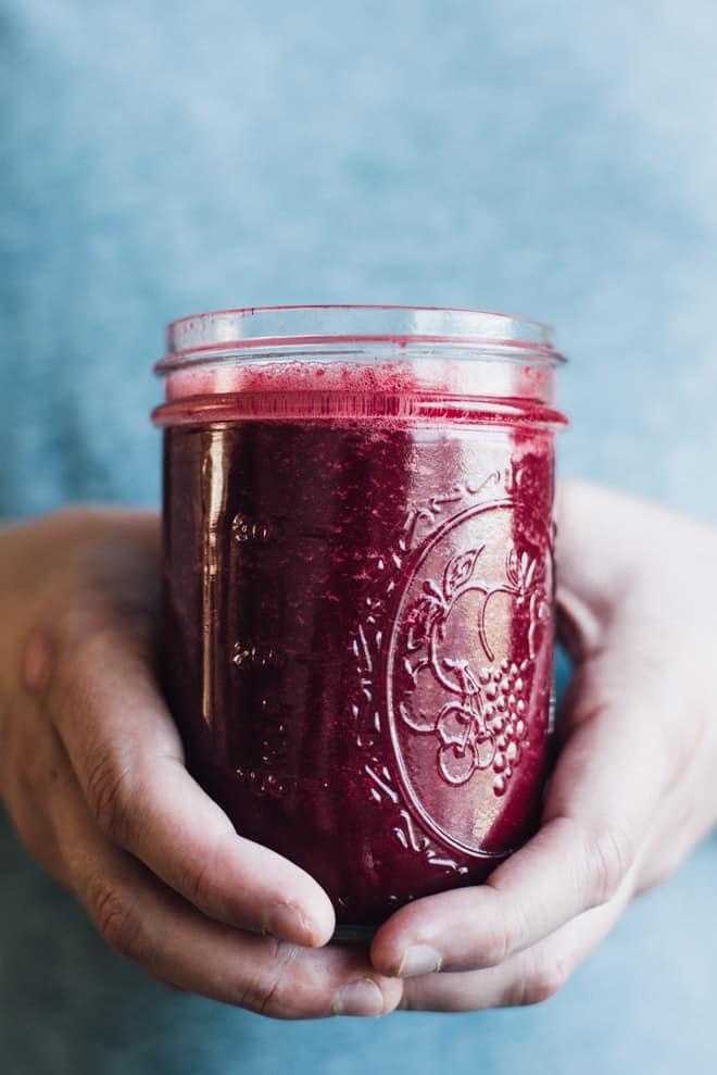 Simple Red Beet Smoothie - this simple detox smoothie is made with ingredients that you recognize! 