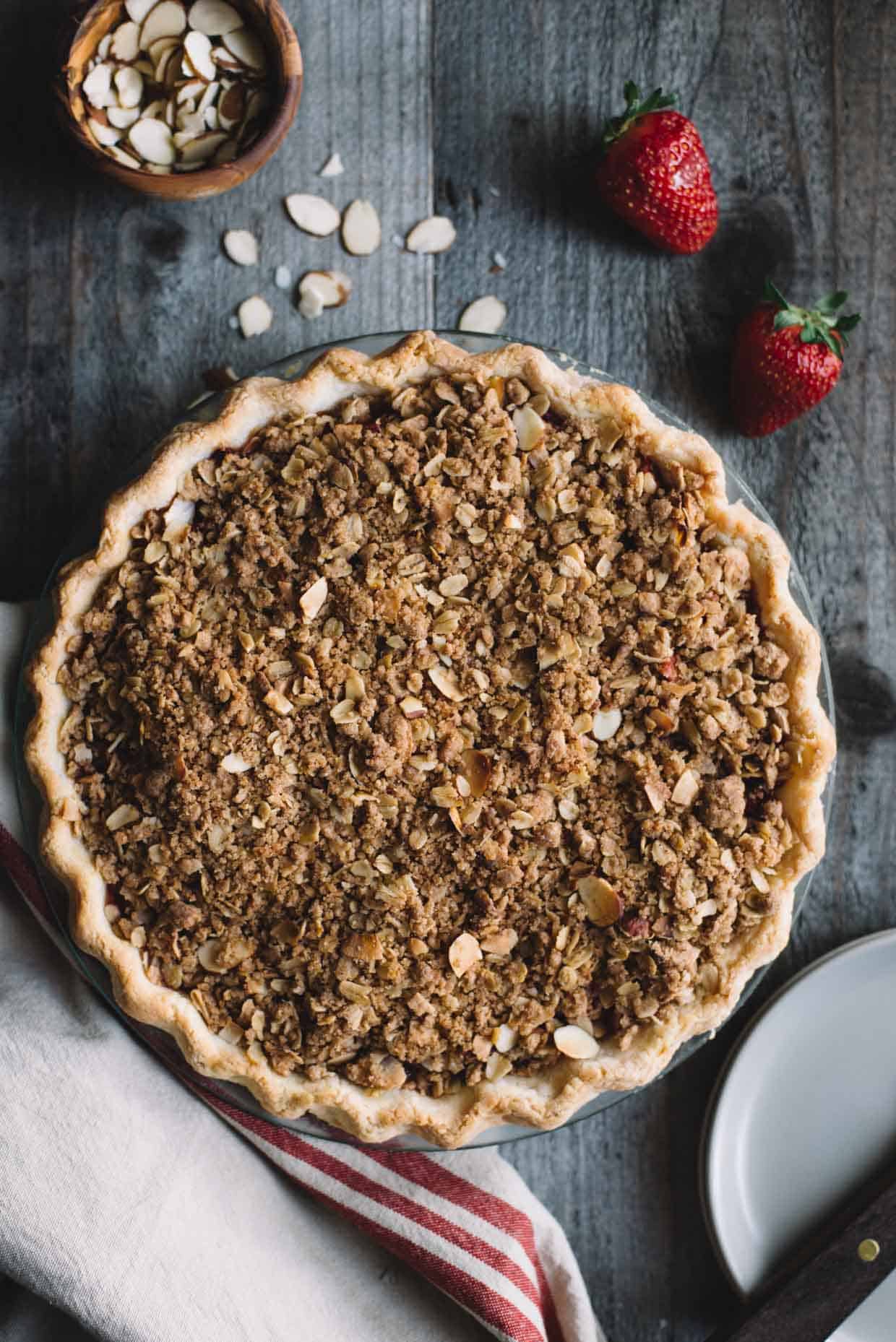 Gluten-Free Strawberry Rhubarb Pie with Crumb Topping - delicious spring pie by @lisalin8