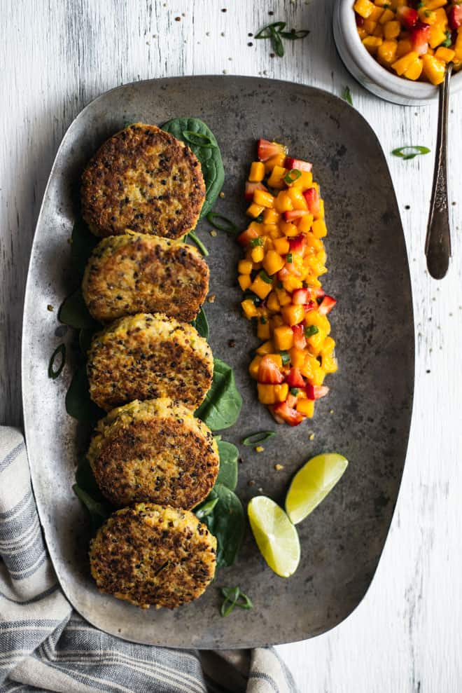 Healthy Quinoa Cakes with Chickpeas and Mango Salsa - these protein packed cakes are great as an appetizer or a meal! #glutenfree