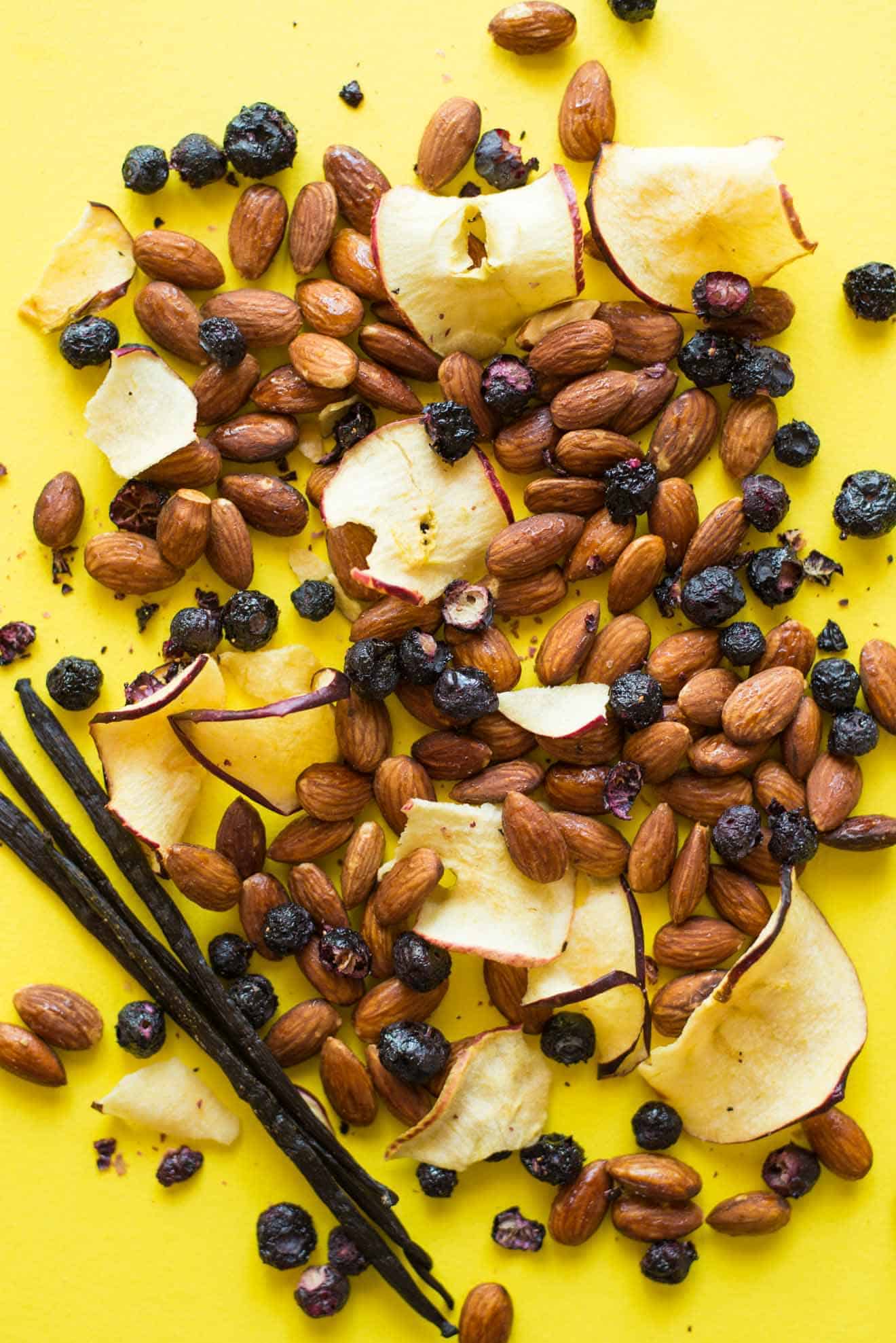 4 Easy Trail Mix Recipes with Almonds - here's 4 healthy snacks that you can make at home! They're gluten free and take only 30 minutes to prepare! by @healthynibs