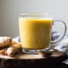 Golden Milk (or Turmeric Milk) is high in antioxidants and has anti-inflammatory properties. Making it at home is very easy. All you need is 5 basic ingredients. by @healthynibs