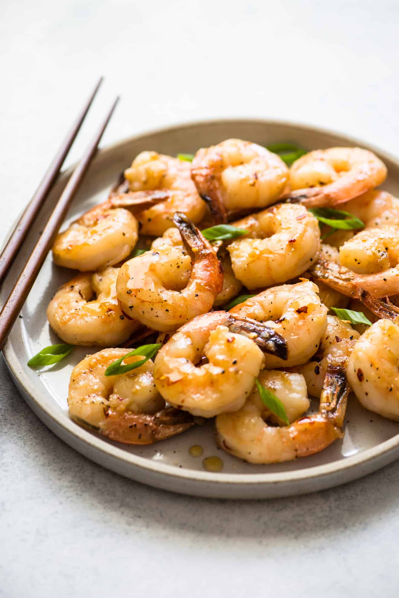 This mouth-watering Honey Chili Garlic Shrimp takes only 15 minutes to make!