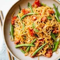 Vegetable Chow Mein with Tomatoes and Green Beans