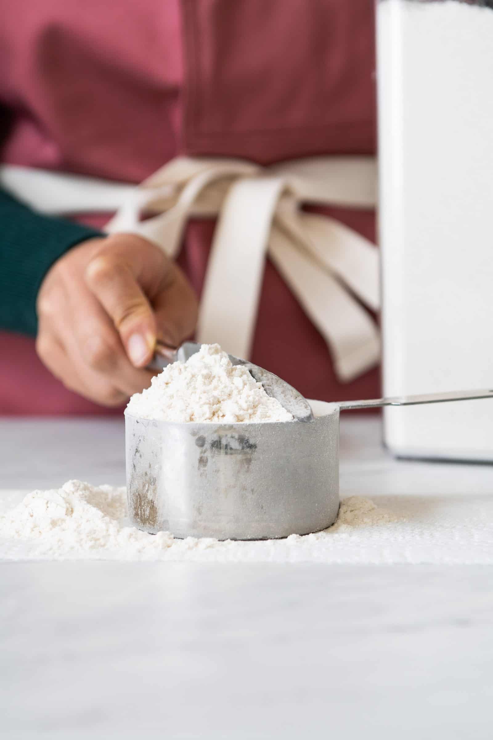 How to Measure Flour - leveling off flour at the top